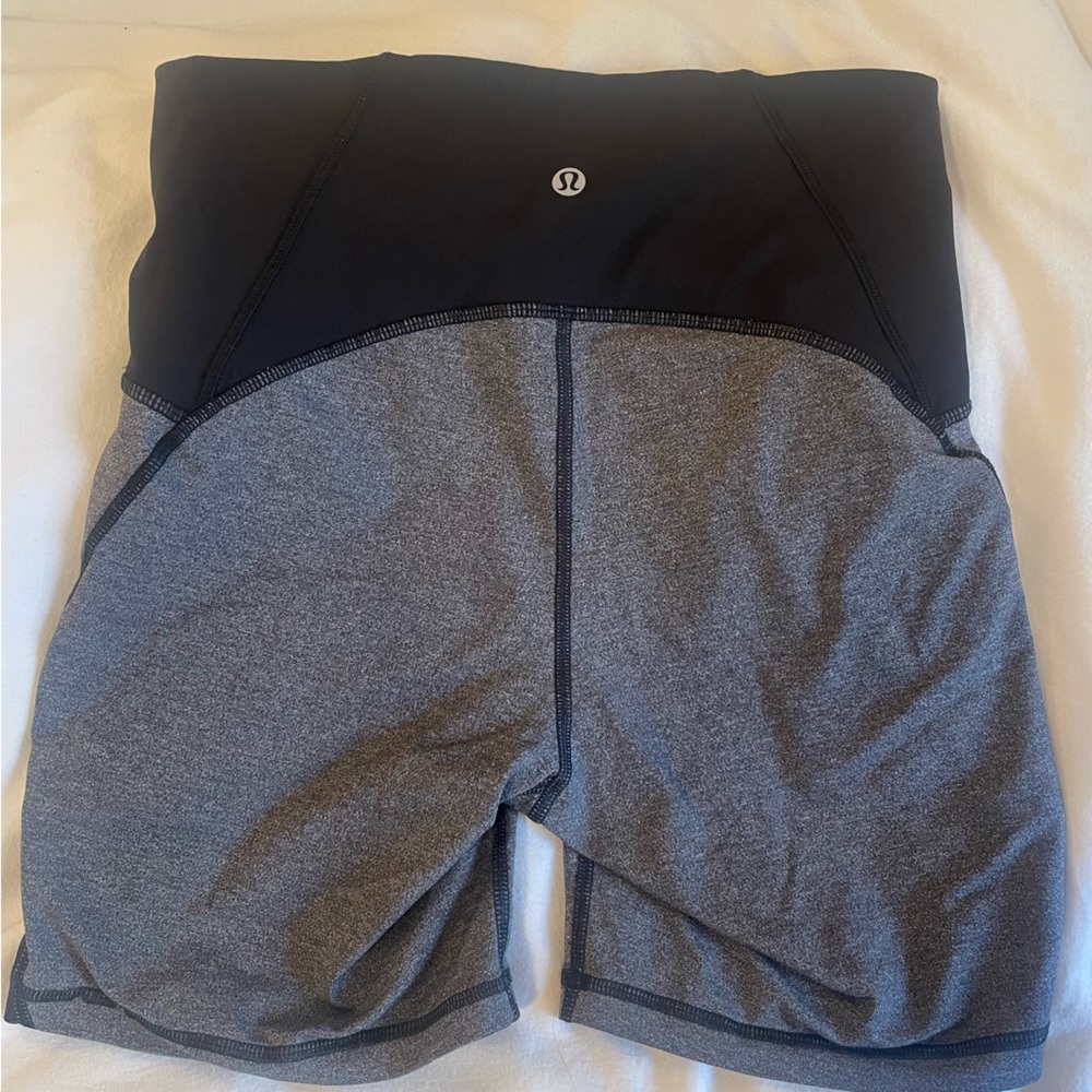 Lululemon shorts size 6 (fit more like sz 2-4)